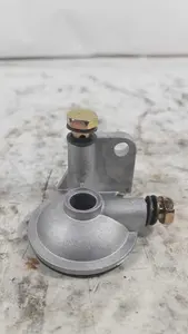 Кронштейн топливного фильтра двигателя KM385B