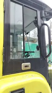 Стекло окна кабины подвижное