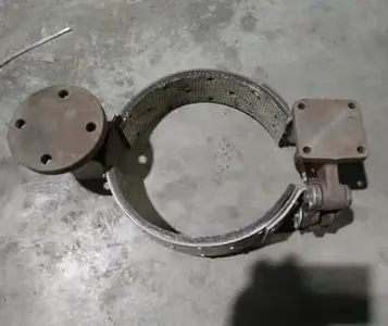 Механизм стояночного тормоза барабанный