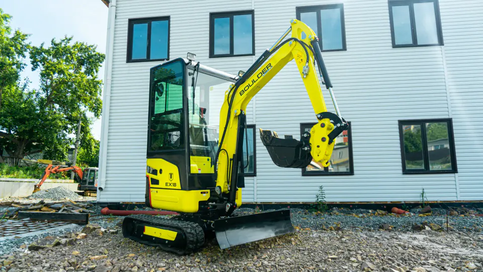 Материал Boulder: Как выбрать мини-экскаватор под задачи и площадку